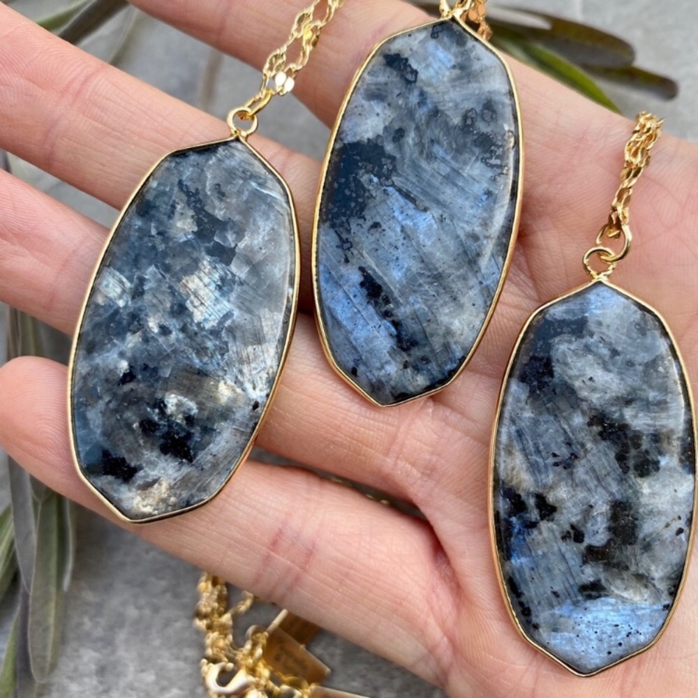 Radiant Spectrolite Necklace - Picture 5 of 7